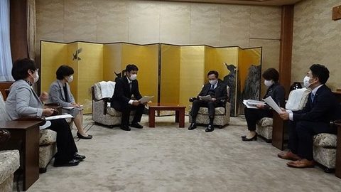 「2021年度神奈川県予算・施策に関わる要望書」を知事に提出、懇談しました
