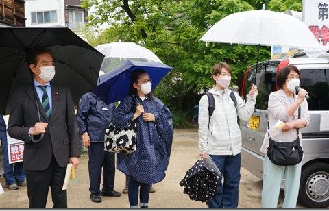 雨天をついて第15回ピースパレードin高津